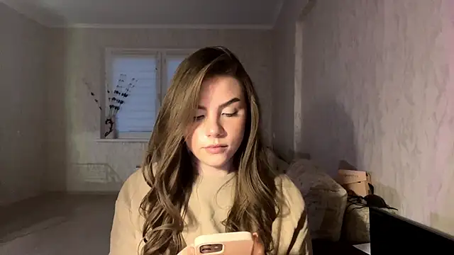 LeishaRocher online show from April 18, 5:48 pm