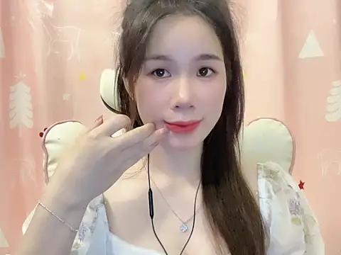 Luna3579 online show from May 5, 5:05 pm