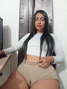 DaniellaGiraldo online show from June 30, 1:43 pm