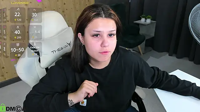 nicolewoss online show from June 29, 4:52 am