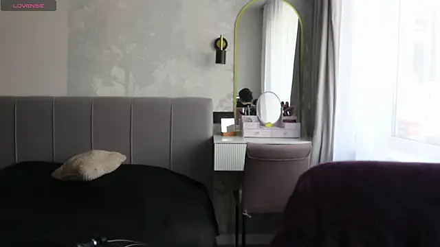 ellyellow online show from April 17, 6:26 am