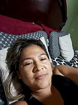 elisa-bebe online show from April 24, 7:05 pm