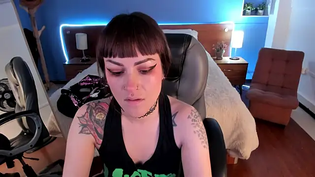 Kim Jeins666  online show from July 8, 1:02 pm