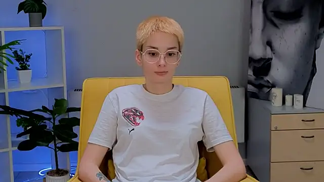 TheresaStrysko online show from April 16, 10:04 am