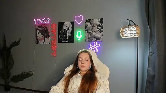 ChuNeece online show from April 17, 3:03 pm