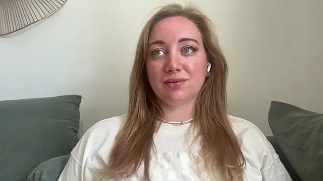 arielsweetieee online show from July 3, 10:21 am