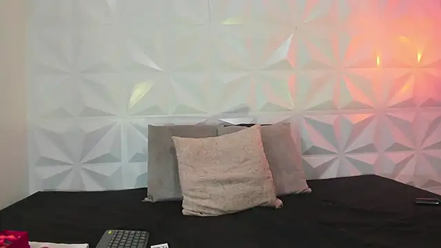 lucy rouse1 online show from May 22, 5:05 am