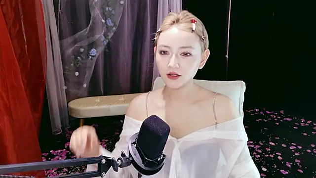 Unique Mia online show from May 12, 5:26 am
