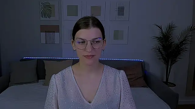 AnnaThorne online show from May 8, 6:27 am