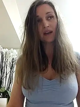 irresistibelle online show from April 27, 10:18 pm