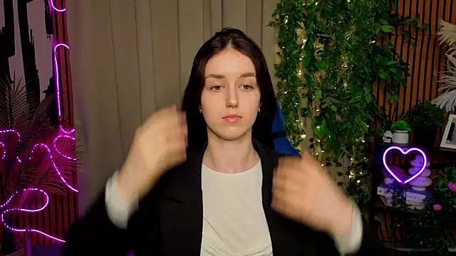 EmiliaDent online show from April 19, 9:09 am