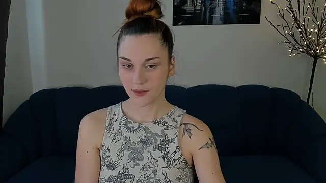 elani lune online show from June 20, 10:08 am