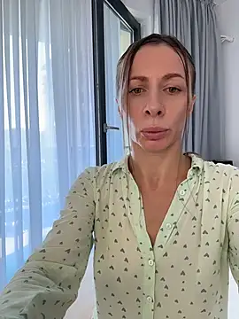 Mira Luna online show from July 19, 7:54 am