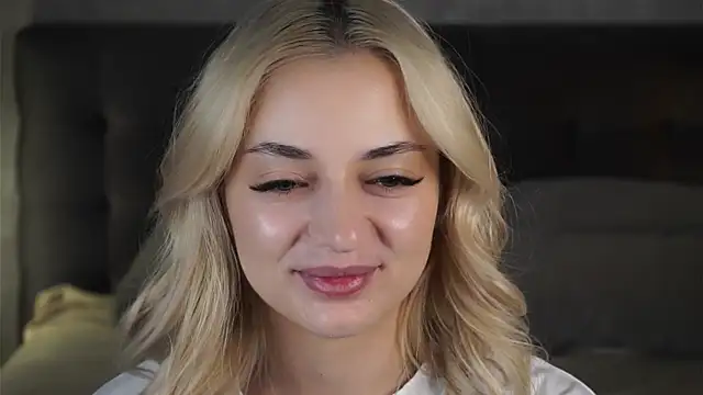 AliceThorne online show from April 19, 5:24 pm