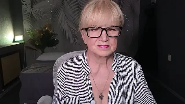 Dr Mireille online show from May 18, 11:38 am