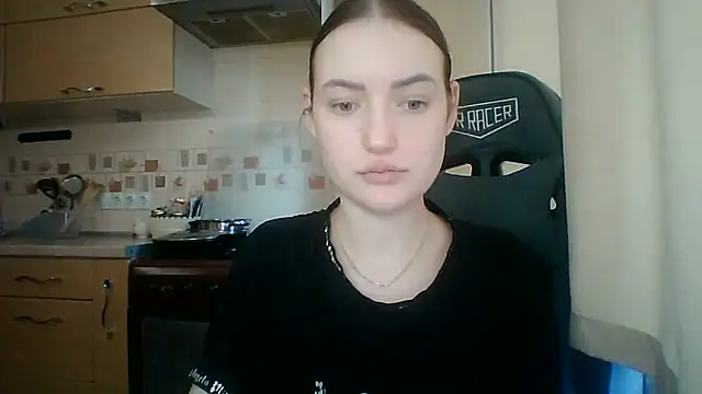 Lisanta online show from June 9, 2:27 pm