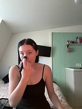 darckkitten online show from April 21, 2:13 pm