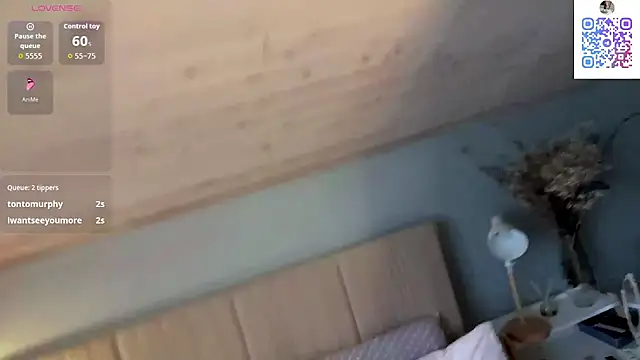 oliviakiiss online show from May 4, 3:38 pm