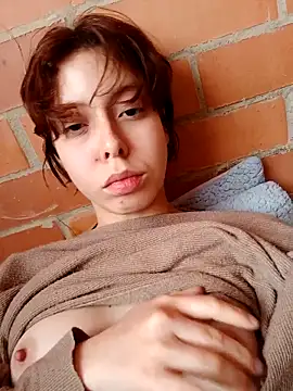 yiuu22222 online show from April 22, 8:17 pm