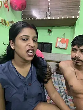hot-couple-0 online show from July 22, 7:15 pm