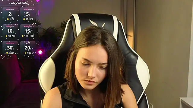 Leslie Scott online show from July 2, 1:05 am