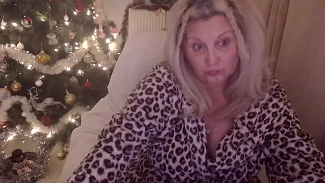 Divineblond online show from December 20, 1:09 am