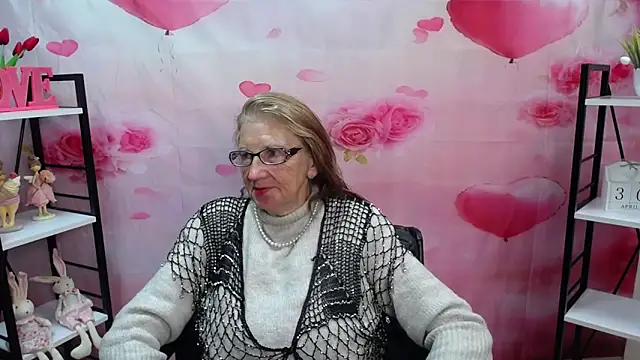 AliceWriter online show from April 30, 11:15 am