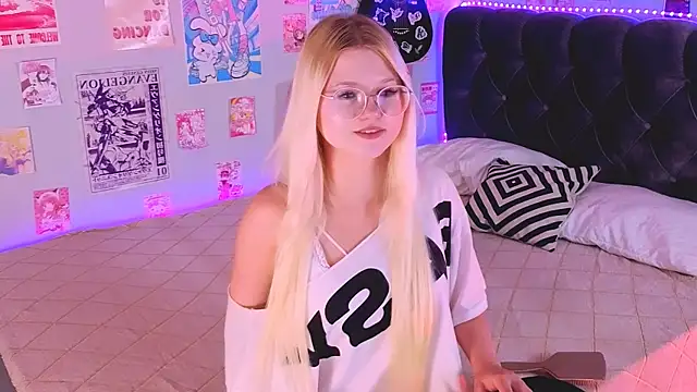 LunariaFox online show from July 28, 3:21 pm