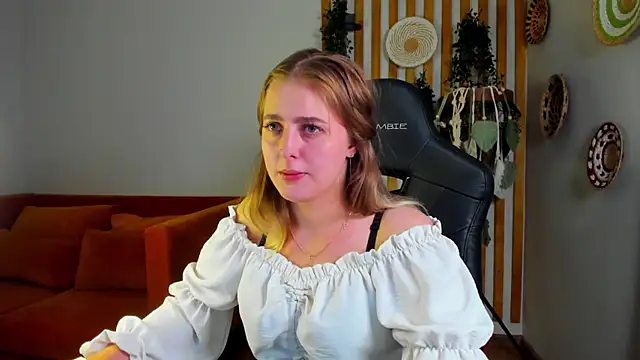 EllaBells online show from June 8, 4:57 am