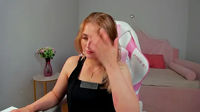 EllaBells online show from July 16, 11:04 am