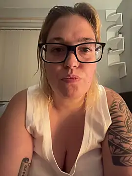 SecretRavenXO online show from June 7, 10:05 pm