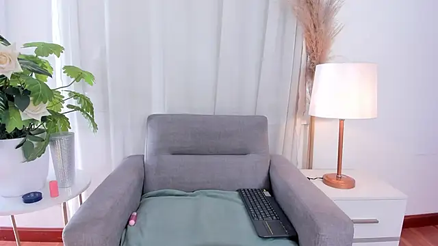 RachelArias online show from May 20, 12:24 pm