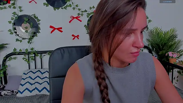NicoleWells22 online show from June 10, 7:18 am