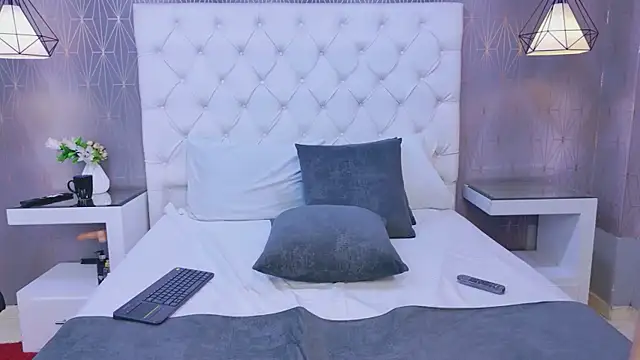CarolineOlsen online show from May 28, 7:34 pm
