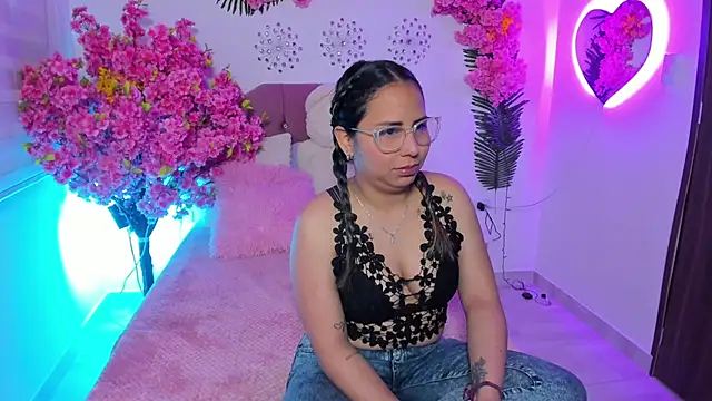 Sharon rhodes  online show from June 11, 2:36 pm