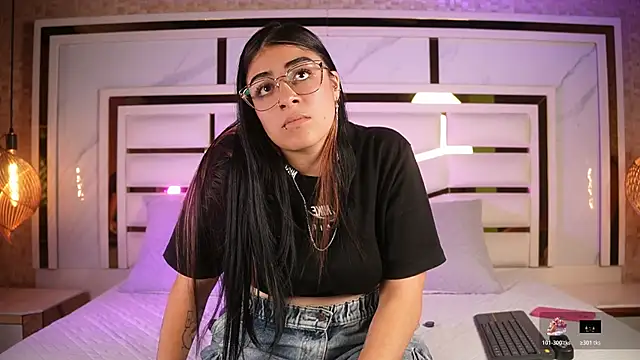 nicole sm online show from April 24, 3:31 am