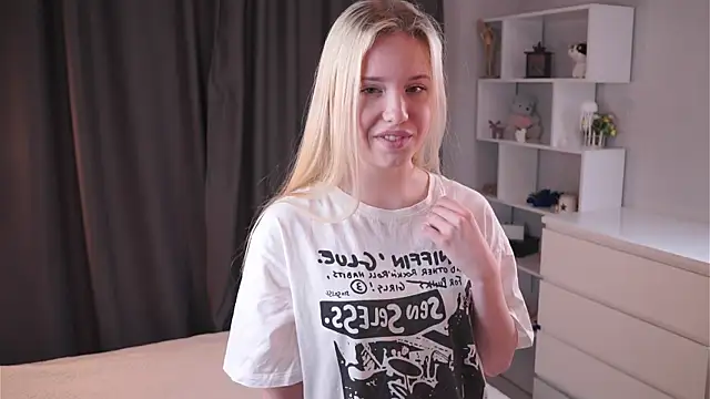 Sweet Love Lily online show from April 27, 7:11 pm