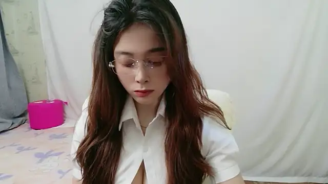xiaoxiaohong030 online show from May 1, 8:50 am