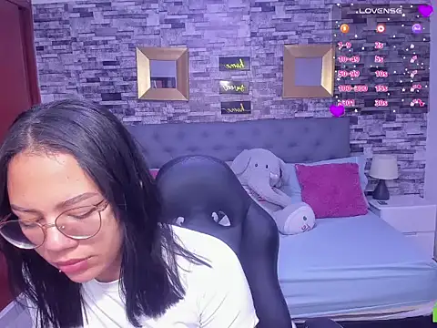 Viiolet  moon online show from April 30, 3:39 pm