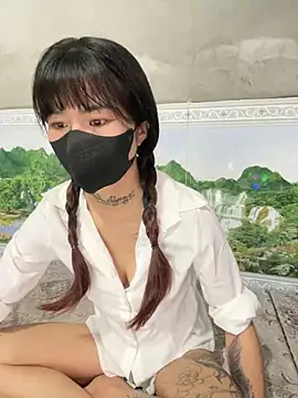 Lilyy18 online show from June 12, 1:02 am