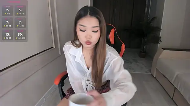 Yun le online show from May 4, 3:38 pm