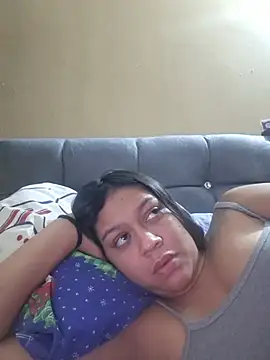 zoehot07 online show from June 12, 5:04 am