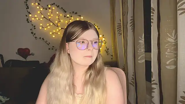 YukiBlush online show from August 3, 8:14 pm