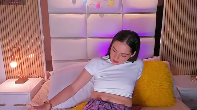 Megann Rousee online show from May 1, 11:46 am