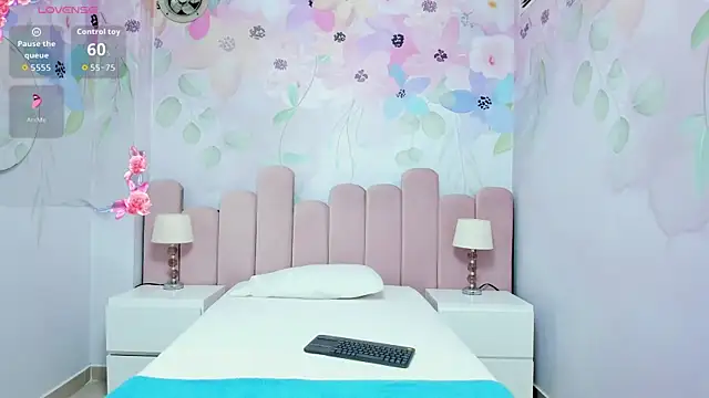 Miabloom19  online show from July 13, 11:05 pm