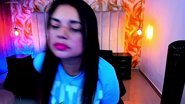 ChloeSmith9 online show from June 10, 10:52 pm