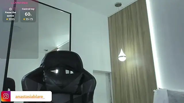 anastasiarouge  online show from May 1, 2:09 pm