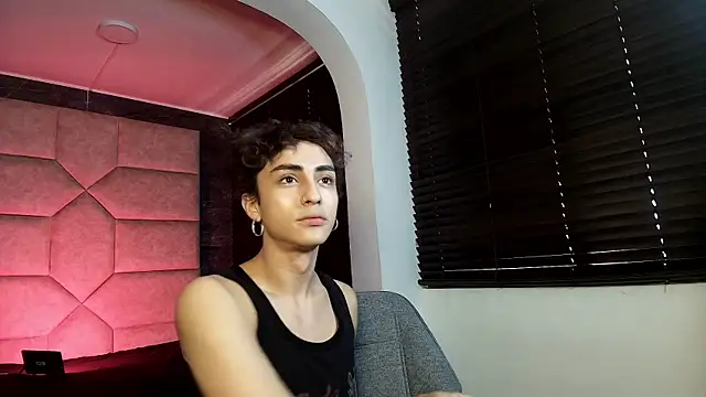 Divine      online show from July 7, 7:27 pm