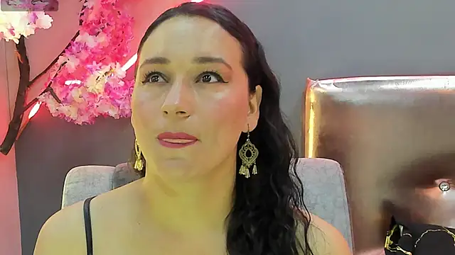 Elizabeth bennett online show from June 12, 5:10 pm
