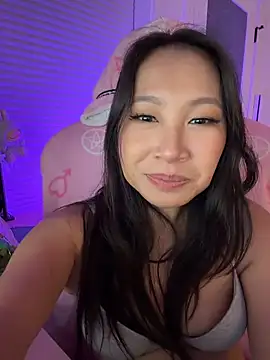 petiteTai online show from May 14, 7:36 am